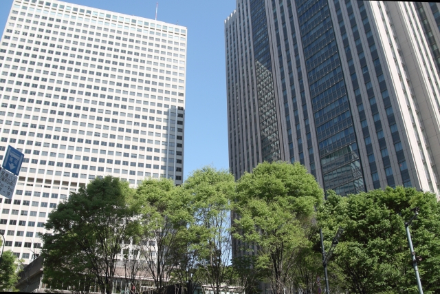 東京倶楽部ビル（左）と霞が関ビルディング